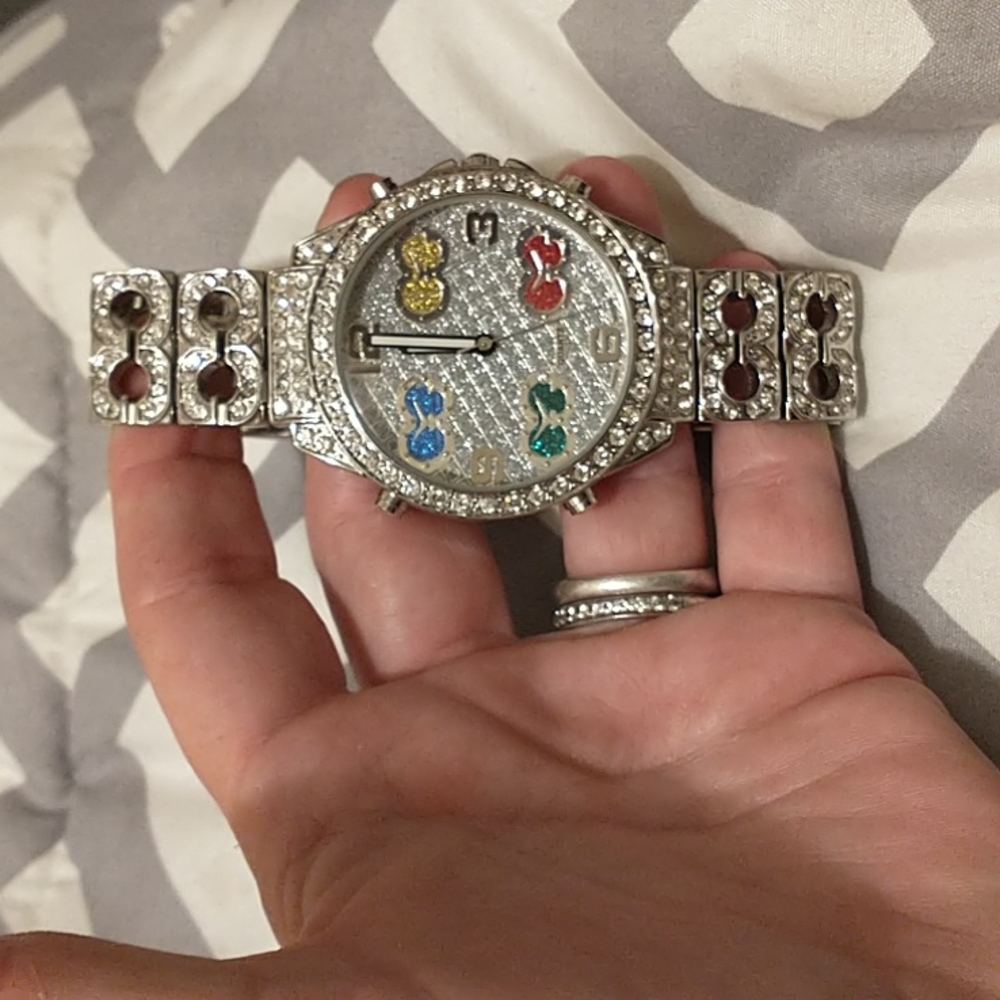Beautiful Quartz Silver Crystal Watch! - Picture 9 of 13